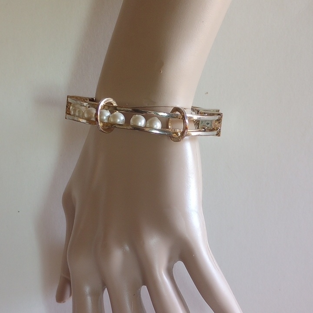 ELEGANT HINGED BANGLE BRACELET WITH MOVING FAUX PEARLS  RARE DESIGN